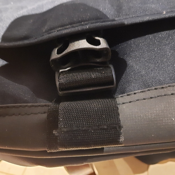 NWT CROSSBODY LAPTOP HOLDER BRIEFCASE NAVY - Picture 3 of 3